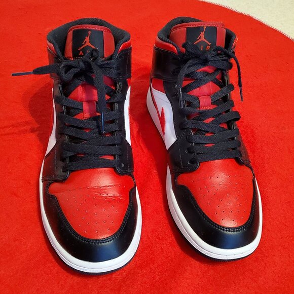 Nike Air Jordan 1 Men's Mid Size 11 Gorgeous BRED Black, Fire Red & White MINT! - Picture 3 of 12